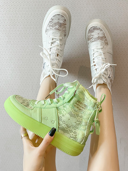 Modern női cipők új modellje csipkével és fűzővel