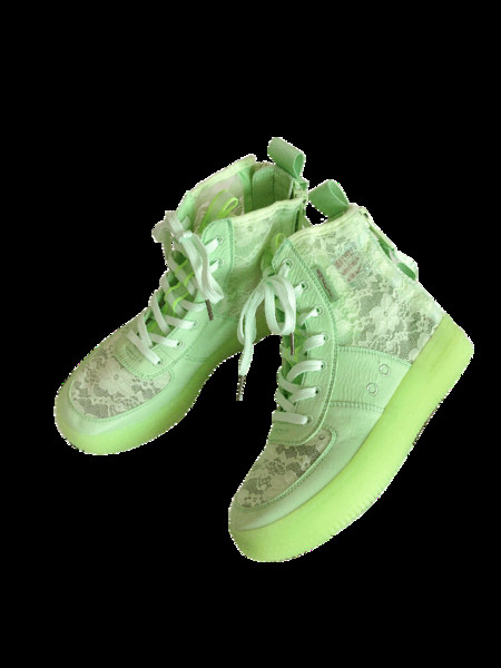 Modern női cipők új modellje csipkével és fűzővel