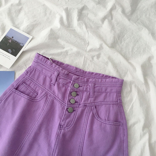 Rövid, széles női farmer, gombokkal és magas derékkal