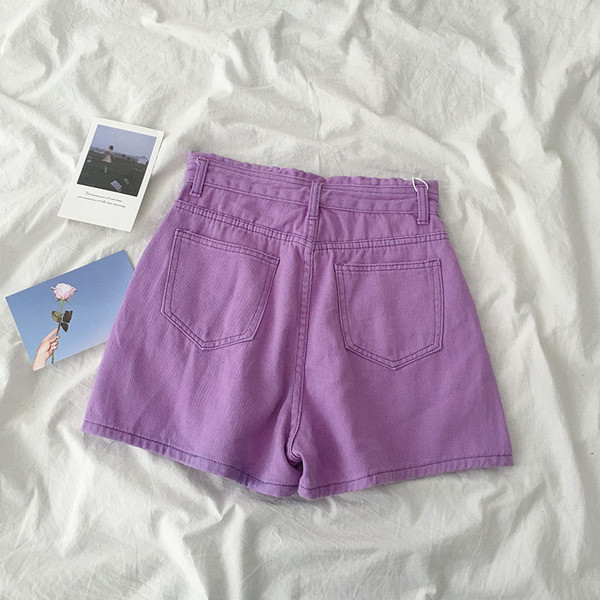 Rövid, széles női farmer, gombokkal és magas derékkal