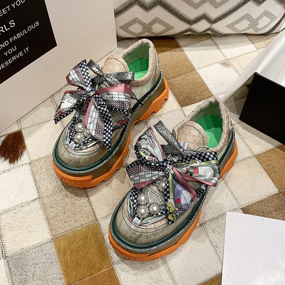 Μοντέρνα γυναικεία αθλητικά παπούτσια με ψηλή σόλα και χρωματιστή κορδέλα