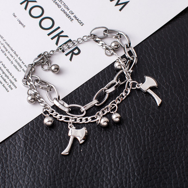 Ανδρικό βραχιόλι με μεταλλικές διακοσμήσεις