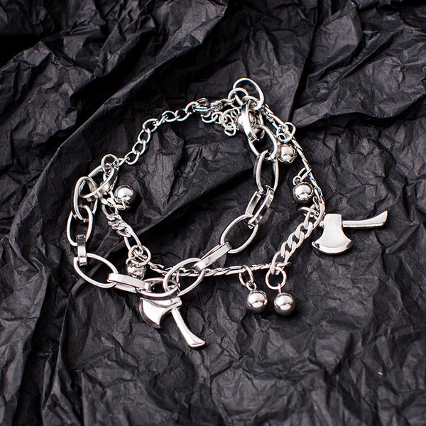 Ανδρικό βραχιόλι με μεταλλικές διακοσμήσεις