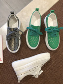 Αναπνεύσιμα γυναικεία αθλητικά παπούτσια από οικολογικό δέρμα με ψηλή σόλα και κορδόνια