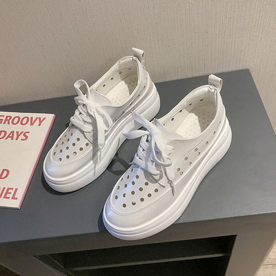 Αναπνεύσιμα γυναικεία αθλητικά παπούτσια από οικολογικό δέρμα με ψηλή σόλα και κορδόνια