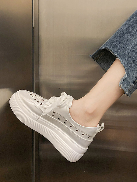 Αναπνεύσιμα γυναικεία αθλητικά παπούτσια από οικολογικό δέρμα με ψηλή σόλα και κορδόνια