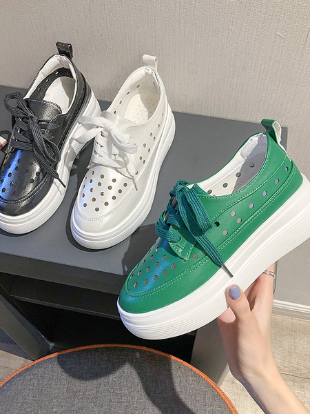 Αναπνεύσιμα γυναικεία αθλητικά παπούτσια από οικολογικό δέρμα με ψηλή σόλα και κορδόνια