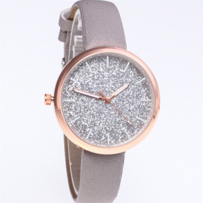 Modern női karóra bőr szíjjal és fényes részecskékkel