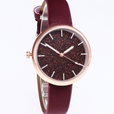 Modern női karóra bőr szíjjal és fényes részecskékkel
