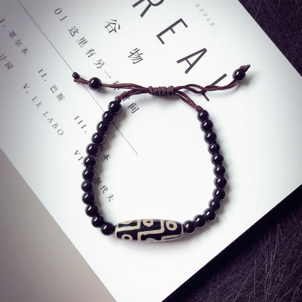 Modern férfi karkötő nyakkendővel