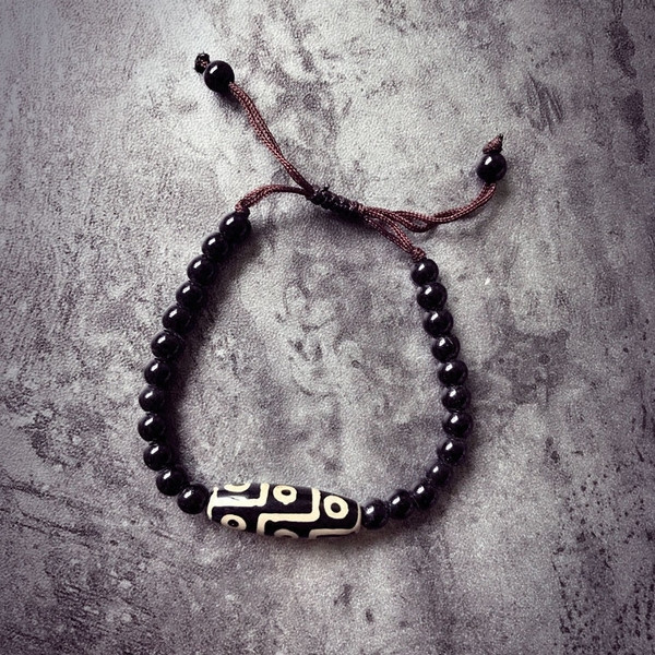 Modern férfi karkötő nyakkendővel