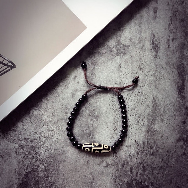 Modern férfi karkötő nyakkendővel