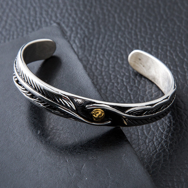 Stílusos férfi fém karkötő