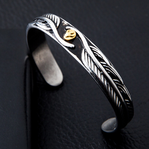 Stílusos férfi fém karkötő