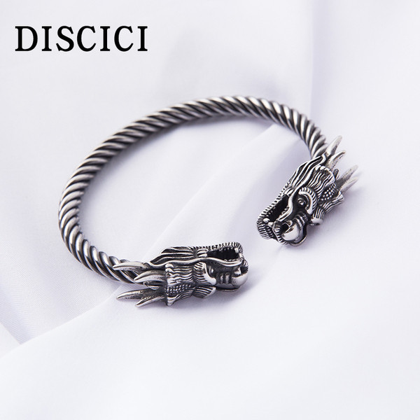 Férfi modern fém karkötő 3D elemmel