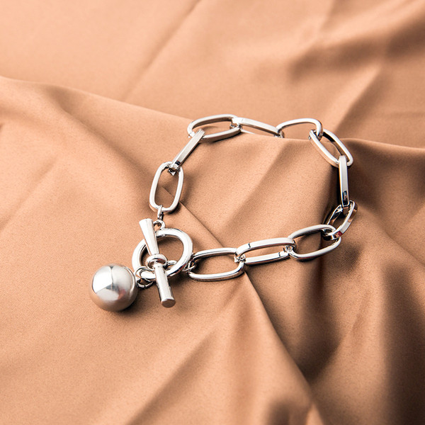 Μοντέρνο γυναικείο βραχιόλι