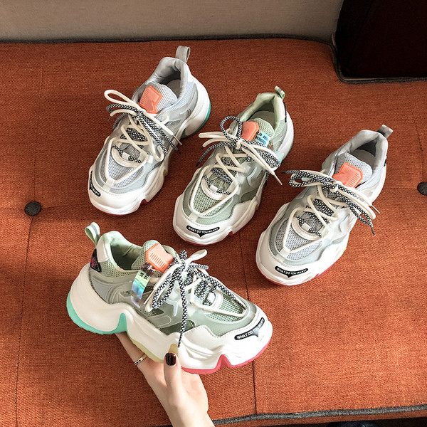 Naiste kõrge värvilise tallaga sporditossud