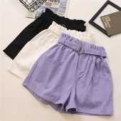 Női rövidnadrág övvel és elasztikus derékkal