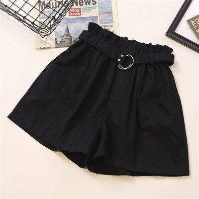 Női rövidnadrág övvel és elasztikus derékkal