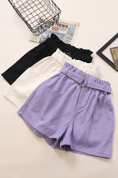 Női rövidnadrág övvel és elasztikus derékkal