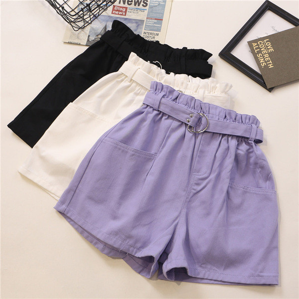 Női rövidnadrág övvel és elasztikus derékkal