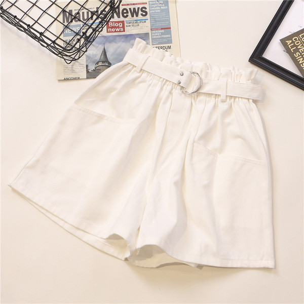 Női rövidnadrág övvel és elasztikus derékkal