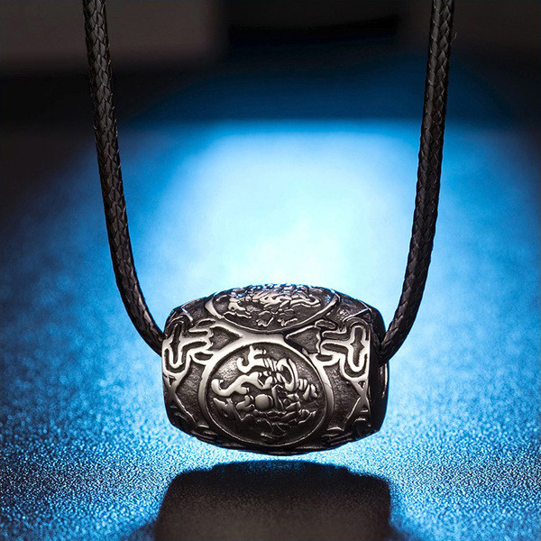 Napi vékony férfi lánc fém díszítéssel