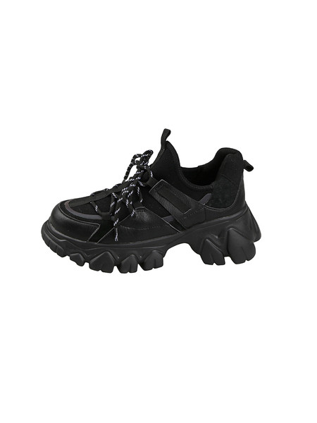 Μαύρα γυναικεία αθλητικά παπούτσια με τραχιά σόλα και κορδόνια