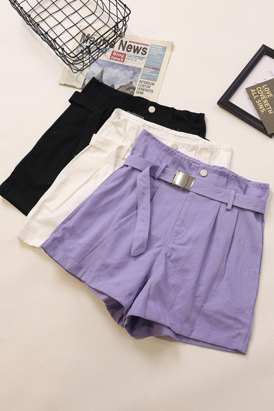 Női széles nadrág övvel és zsebekkel