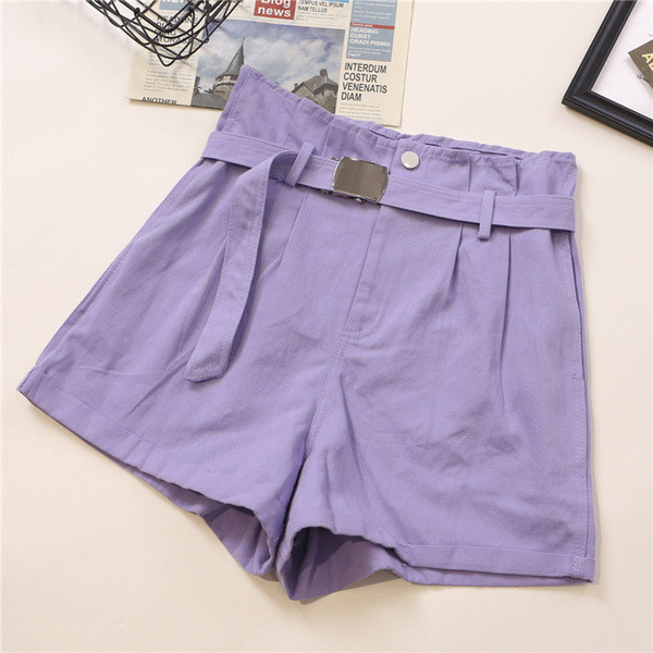 Női széles nadrág övvel és zsebekkel