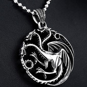 Μοντέρνα ανδρική αλυσίδα με επιγραφές