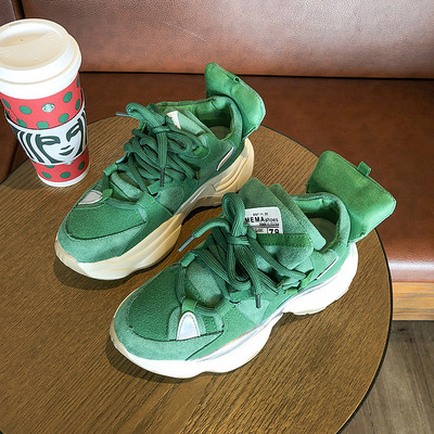 Casual γυναικεία αθλητικά παπούτσια από οικολογικό σουέτ με τραχιά σόλα