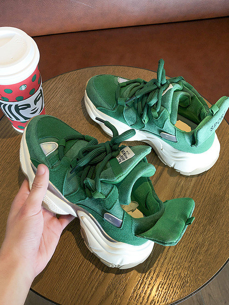 Casual γυναικεία αθλητικά παπούτσια από οικολογικό σουέτ με τραχιά σόλα