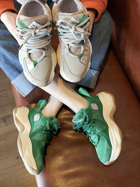 Casual γυναικεία αθλητικά παπούτσια από οικολογικό σουέτ με τραχιά σόλα