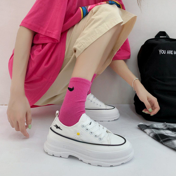 Casual γυναικεία πάνινα παπούτσια με ψηλή σόλα και κεντήματα