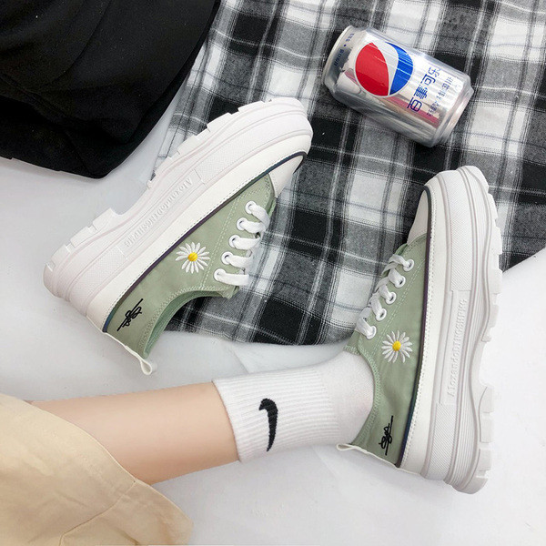 Casual γυναικεία πάνινα παπούτσια με ψηλή σόλα και κεντήματα