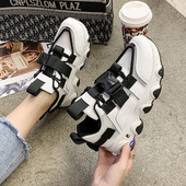 Kéttónusú női tornacipő durva talppal