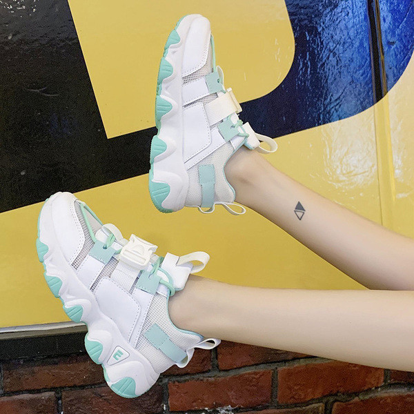 Kéttónusú női tornacipő durva talppal