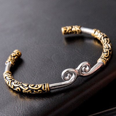 Elegantna muška metalna narukvica