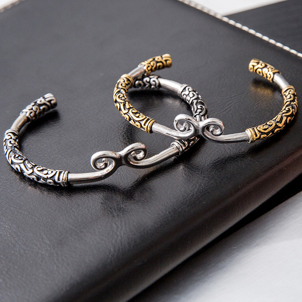 Elegantna muška metalna narukvica