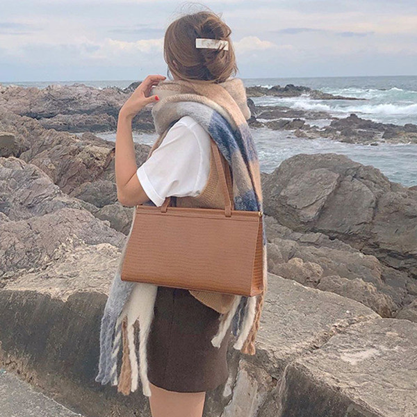 Σύγχρονη γυναικεία τσάντα ώμου