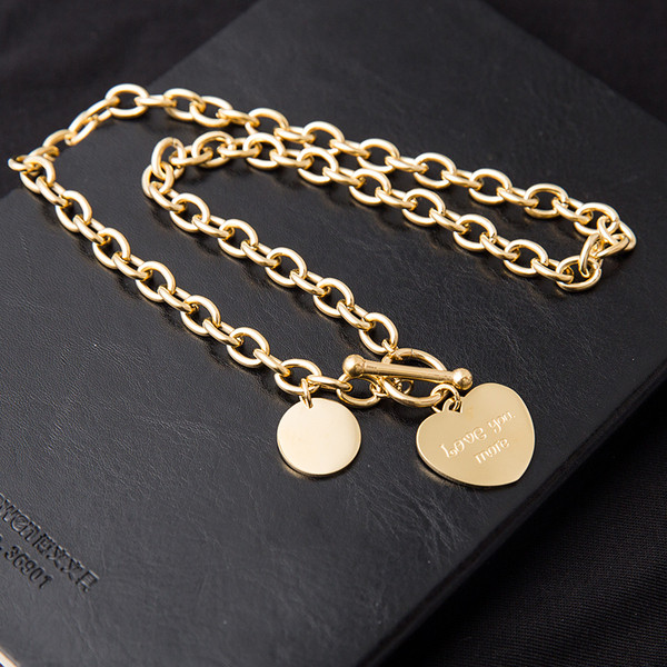 Modern női nyaklánc fém elemmel