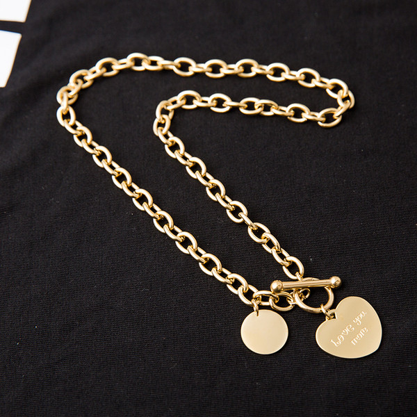 Modern női nyaklánc fém elemmel