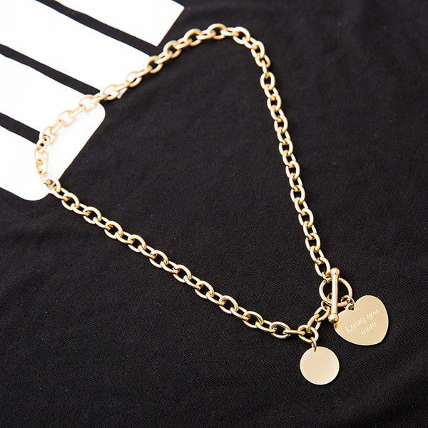 Modern női nyaklánc fém elemmel