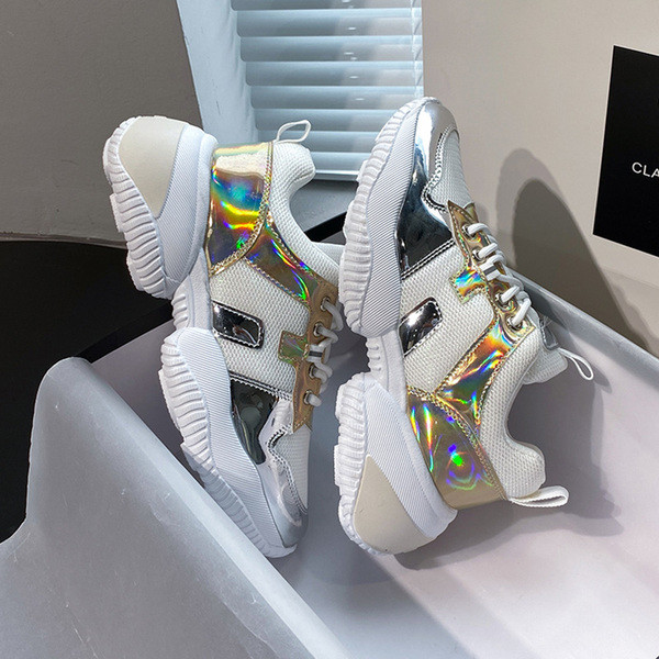 Νέο μοντέλο γυναικεία αθλητικά παπούτσια με τραχιά σόλα και γυαλιστερό αποτέλεσμα