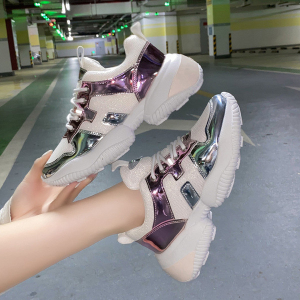 Νέο μοντέλο γυναικεία αθλητικά παπούτσια με τραχιά σόλα και γυαλιστερό αποτέλεσμα