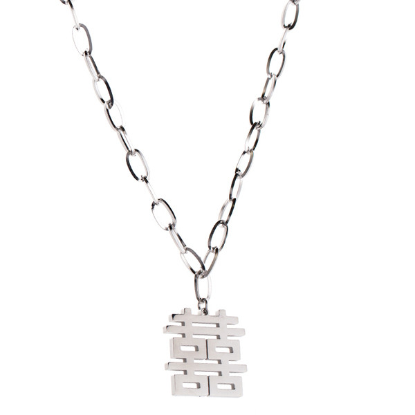 Μοντέρνα ανδρική αλυσίδα με μεταλλική διακόσμηση