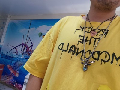 Ανδρική μοντέρνα αλυσίδα με μεταλλικό στοιχείο