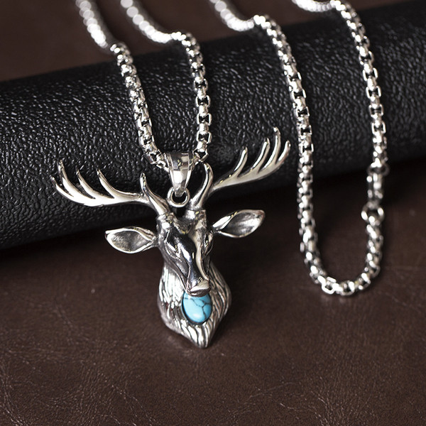 Ανδρική μοντέρνα αλυσίδα με μεταλλικό στοιχείο