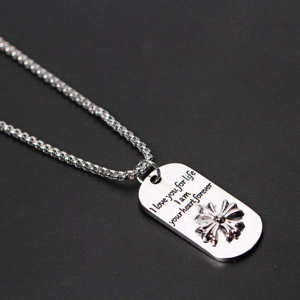 Férfi napi lánc feliratokkal